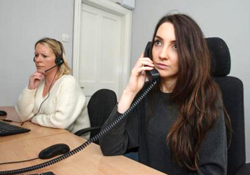 2 women at call center
